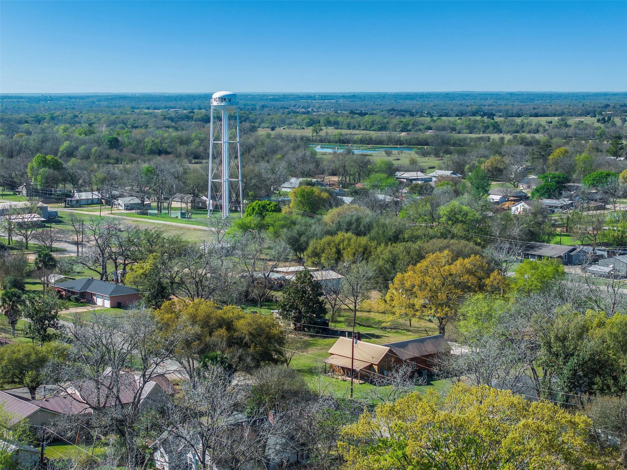 809 N Main St, Lexington, TX 78947