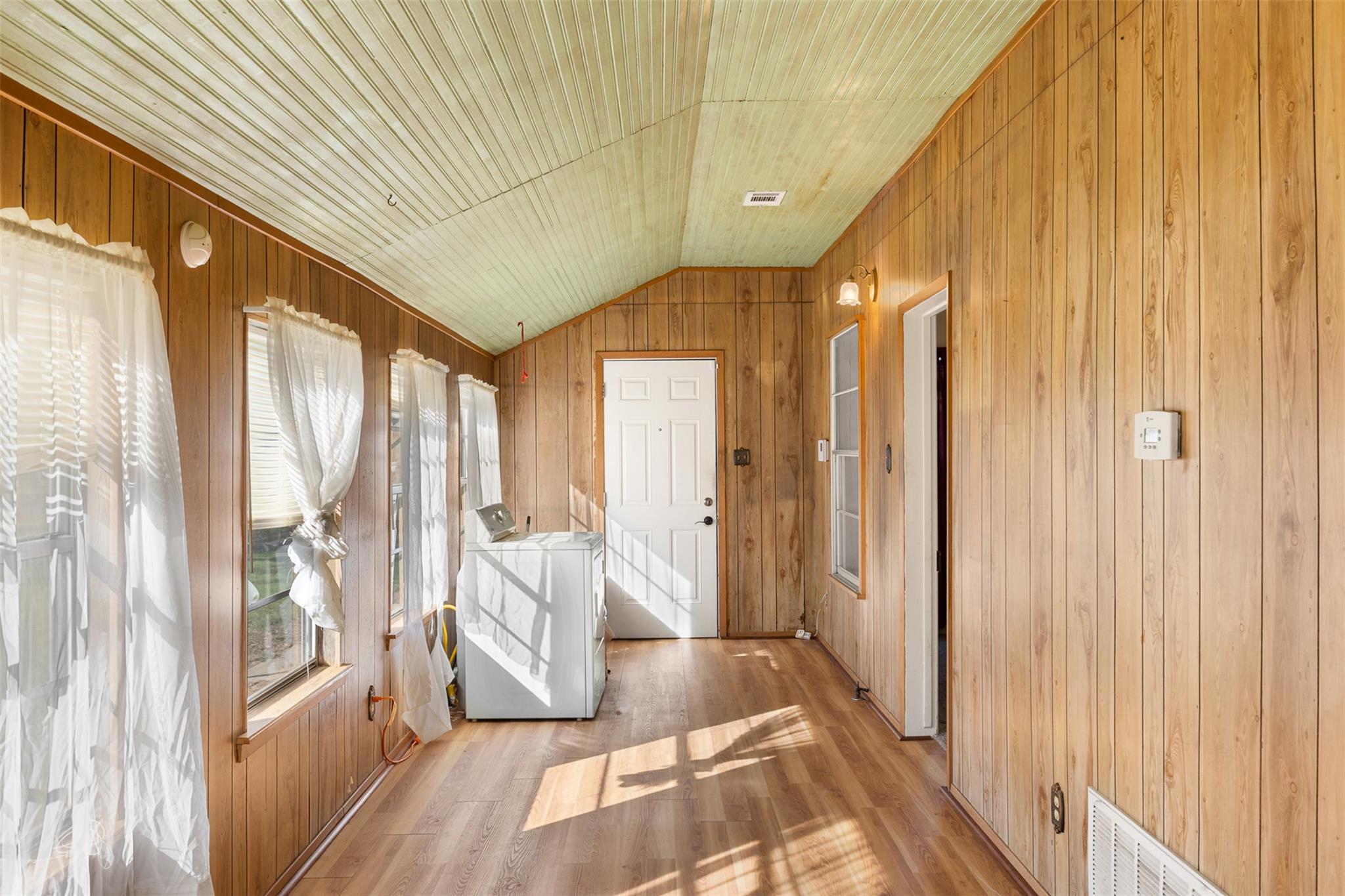 809 N Main St, Lexington, TX 78947