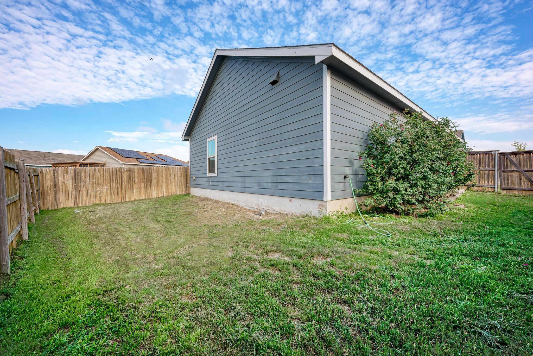129 Vulcan Dr, Jarrell, TX 76537