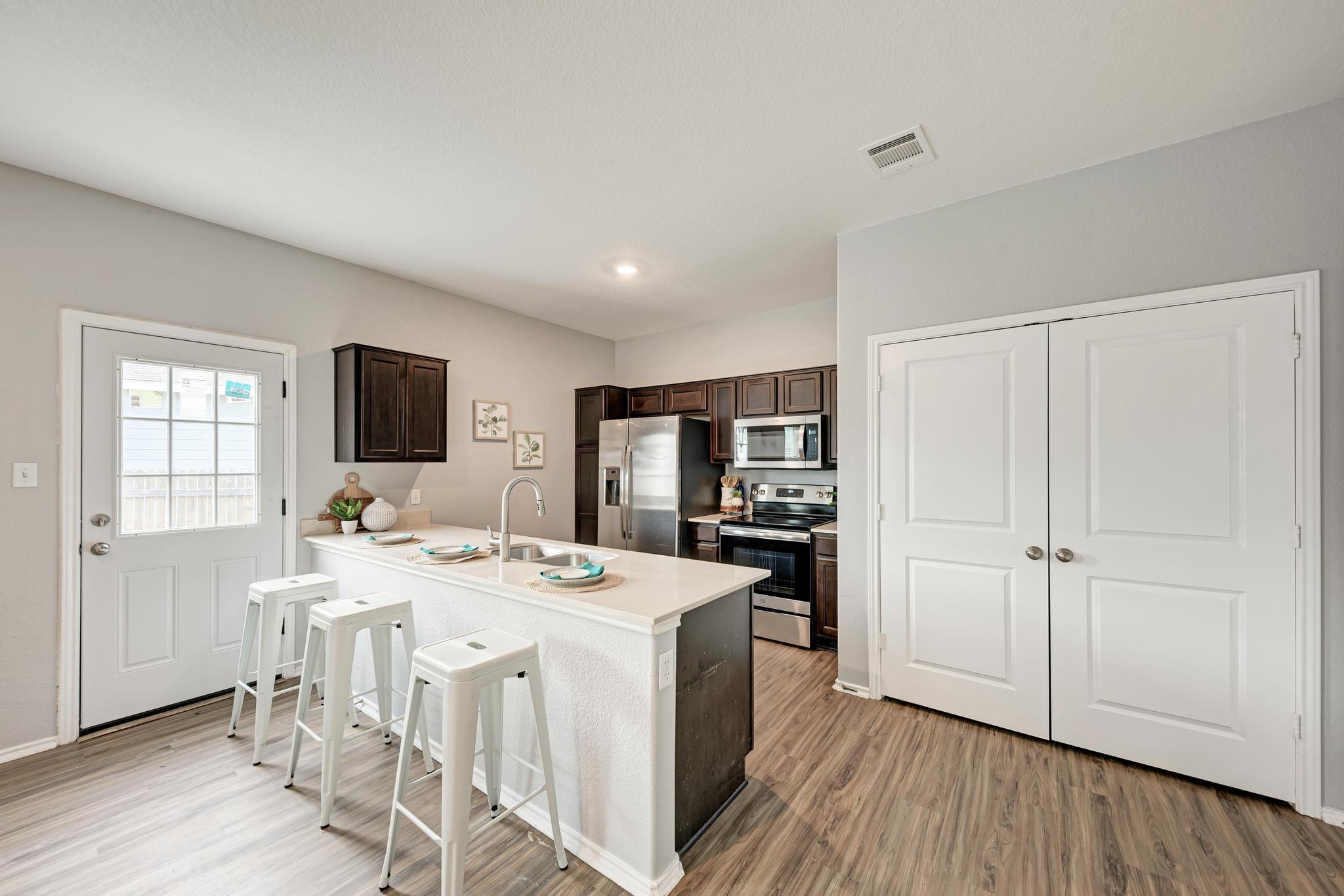 129 Vulcan Dr, Jarrell, TX 76537