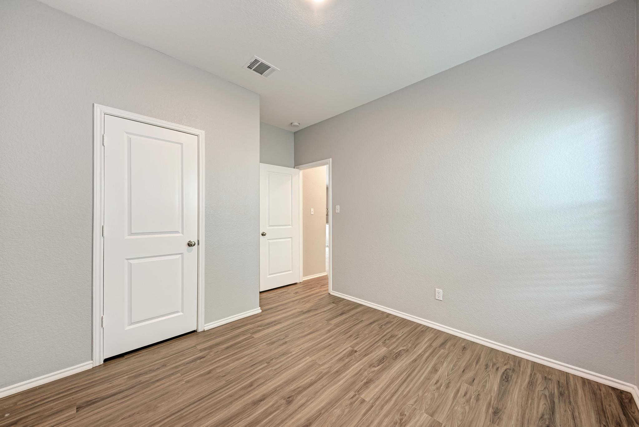 129 Vulcan Dr, Jarrell, TX 76537