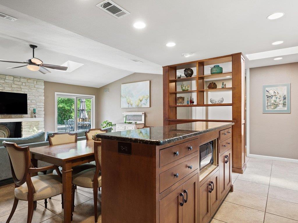 910 River Oaks Dr, Austin, TX 78753