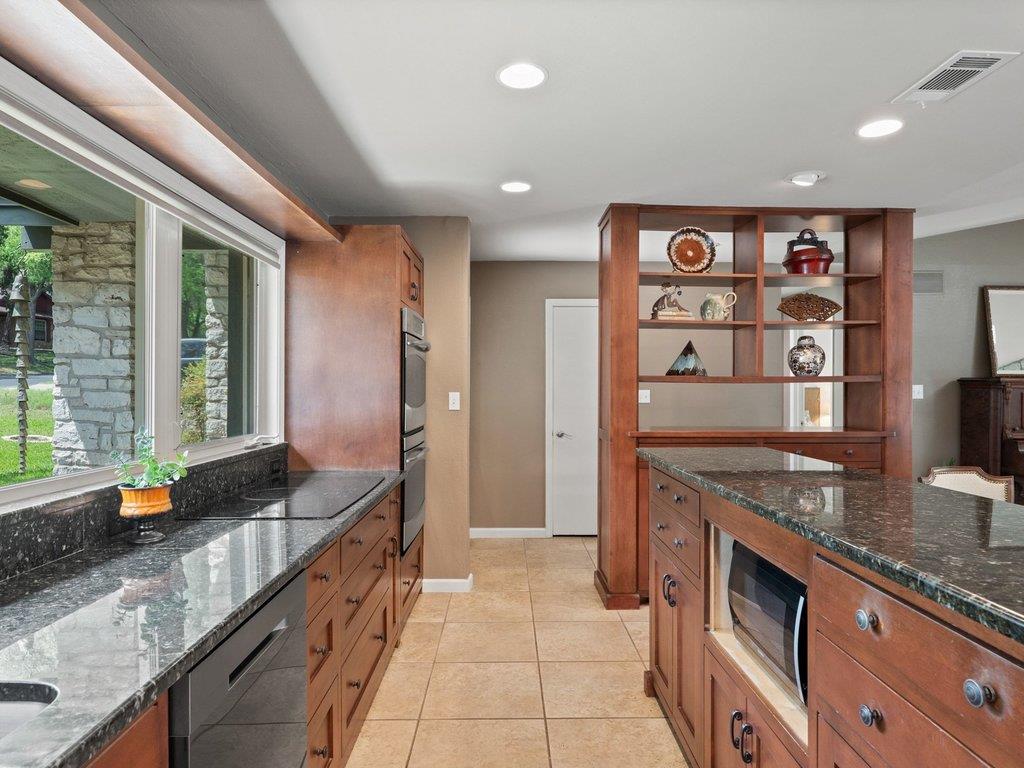 910 River Oaks Dr, Austin, TX 78753