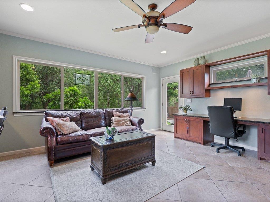 910 River Oaks Dr, Austin, TX 78753