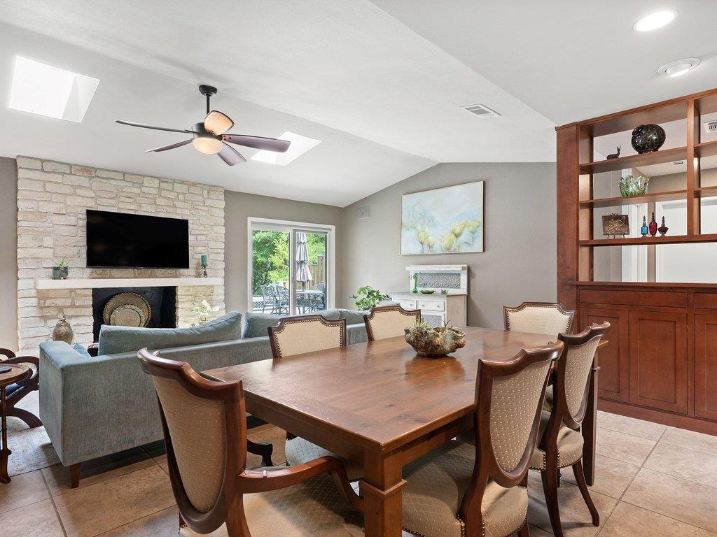 910 River Oaks Dr, Austin, TX 78753