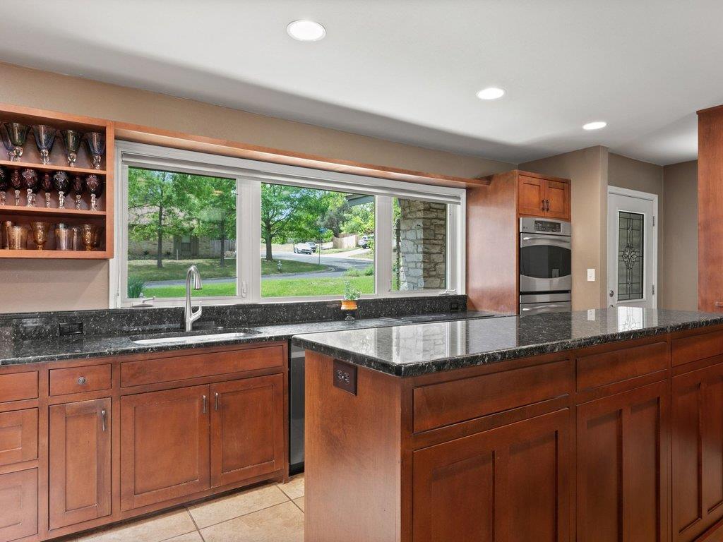 910 River Oaks Dr, Austin, TX 78753