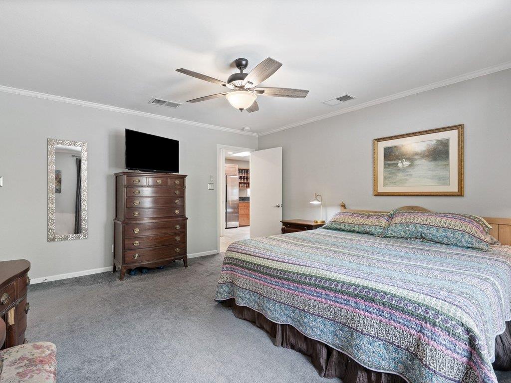 910 River Oaks Dr, Austin, TX 78753