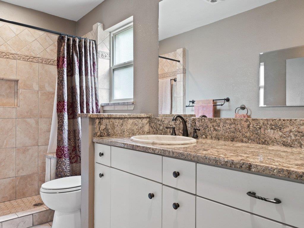 910 River Oaks Dr, Austin, TX 78753