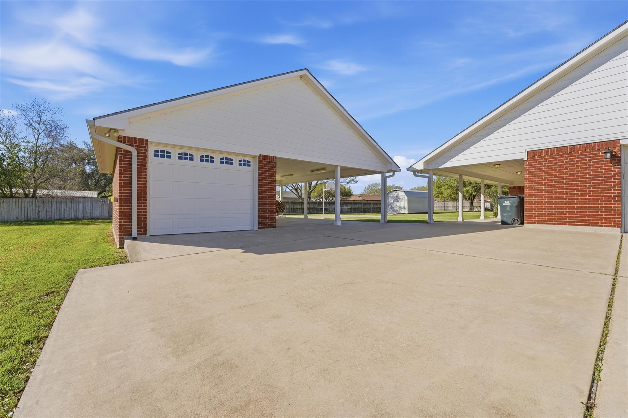 714 Louisiana Ave, Shiner, TX 77984