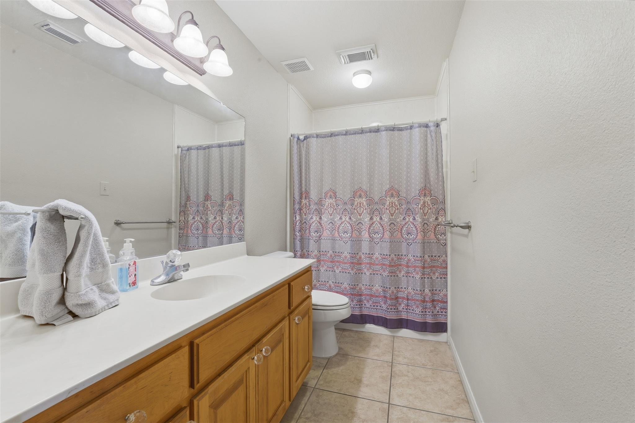 714 Louisiana Ave, Shiner, TX 77984