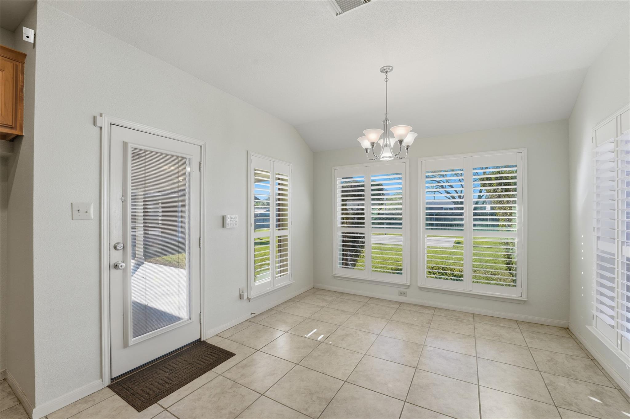 714 Louisiana Ave, Shiner, TX 77984