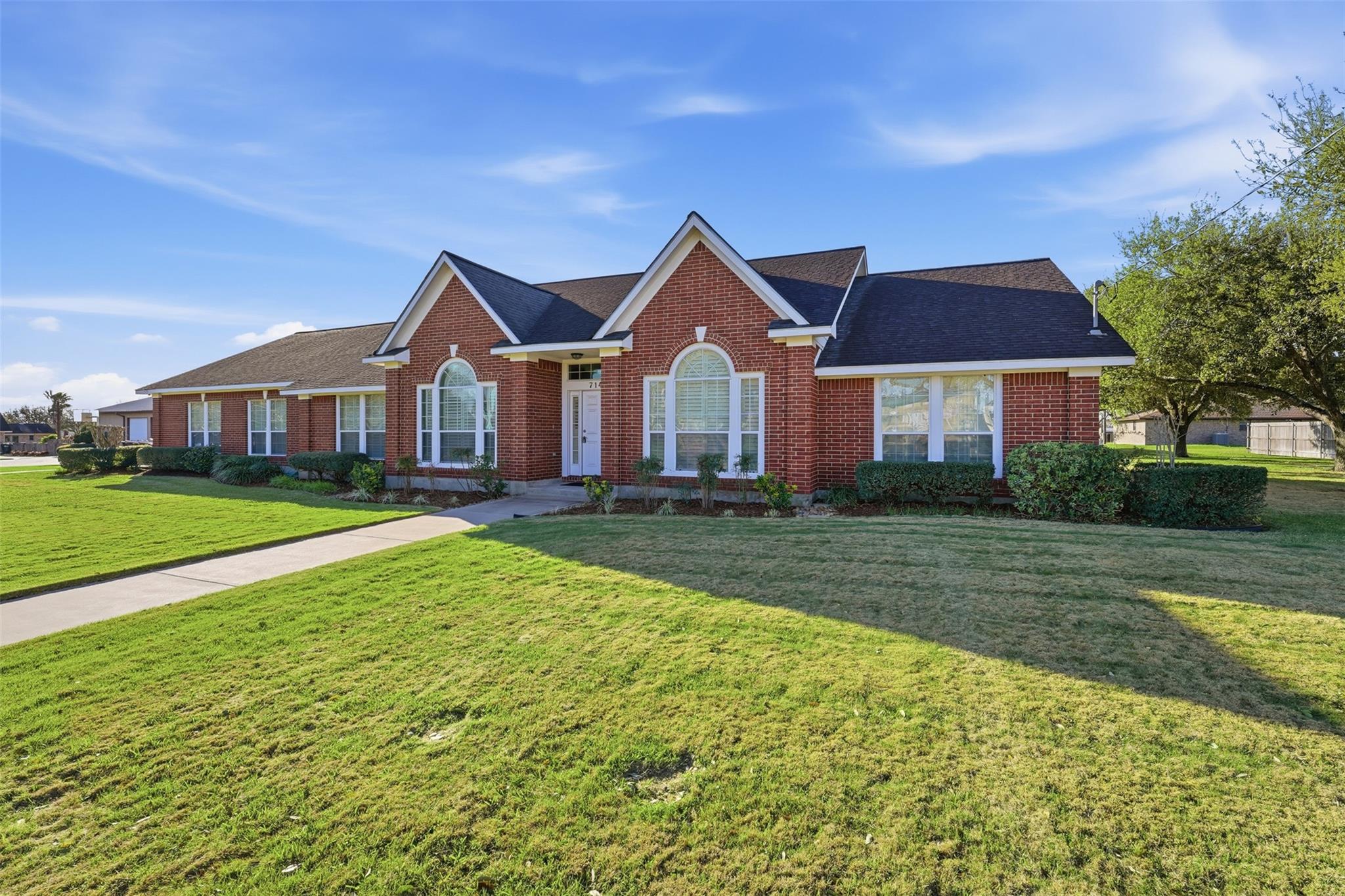 714 Louisiana Ave, Shiner, TX 77984