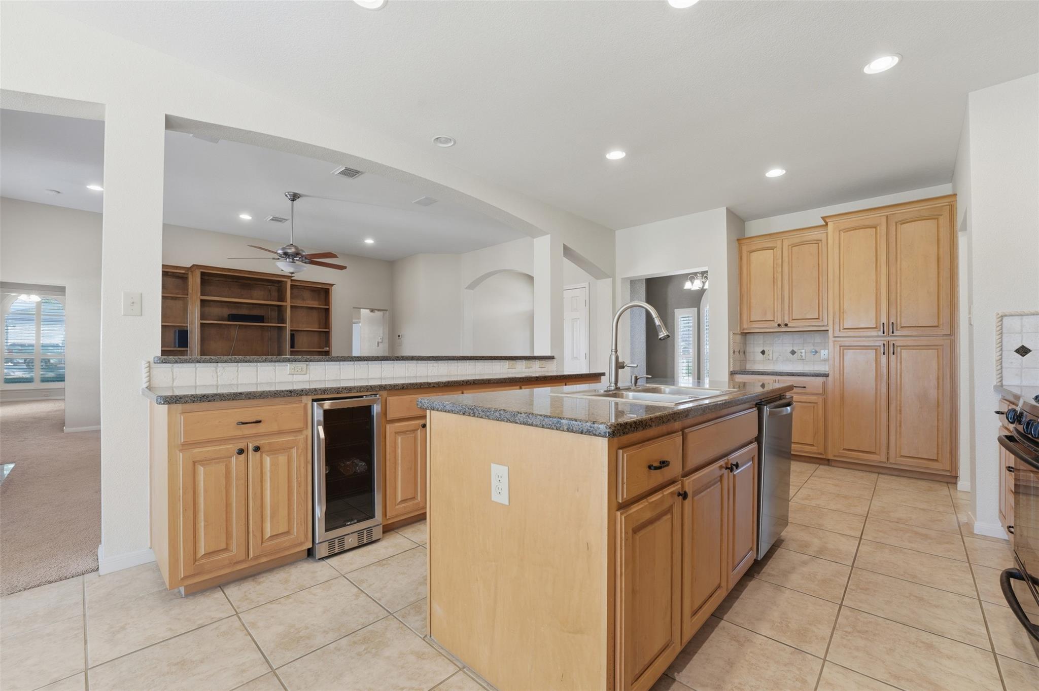 714 Louisiana Ave, Shiner, TX 77984