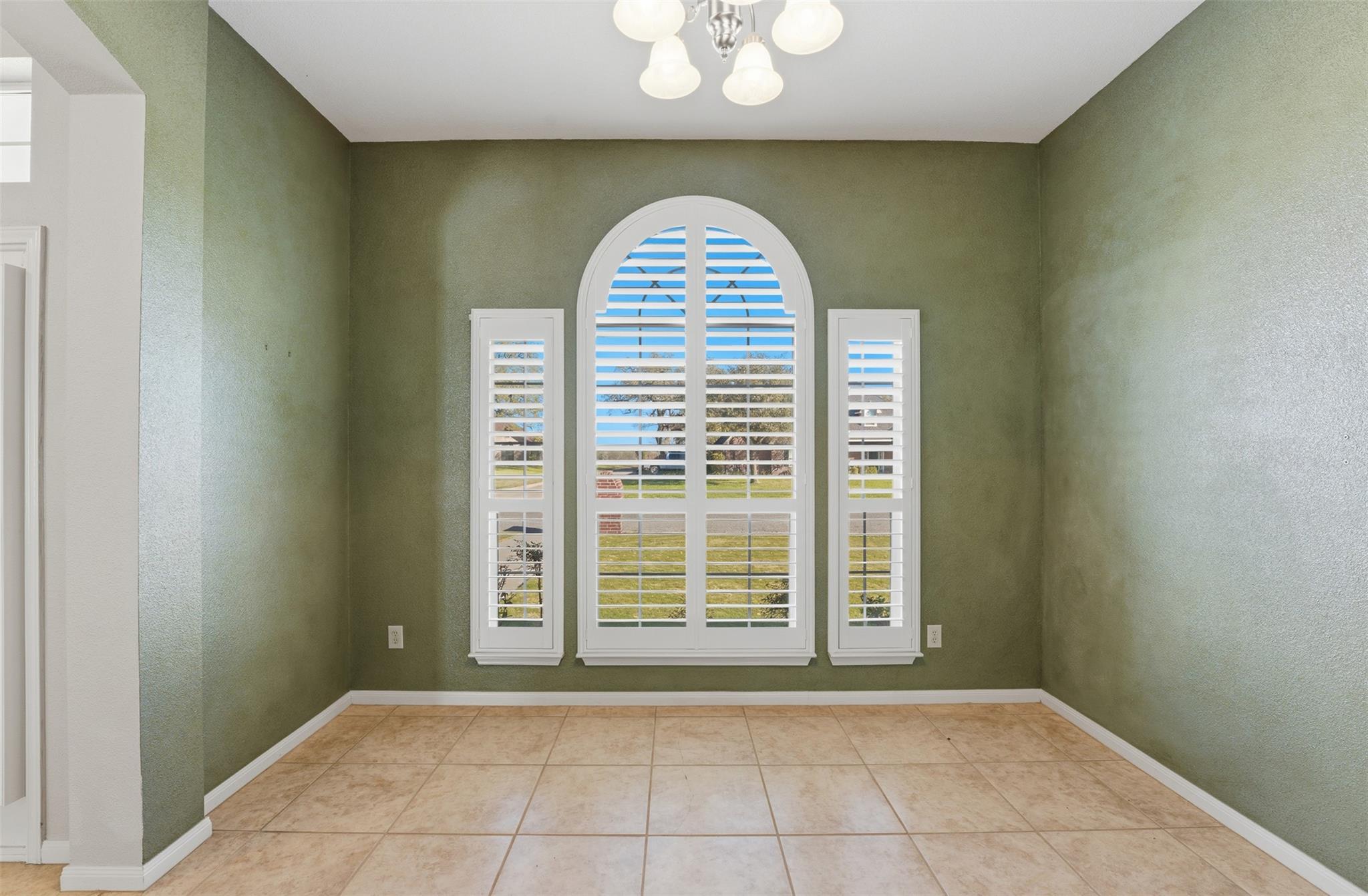 714 Louisiana Ave, Shiner, TX 77984