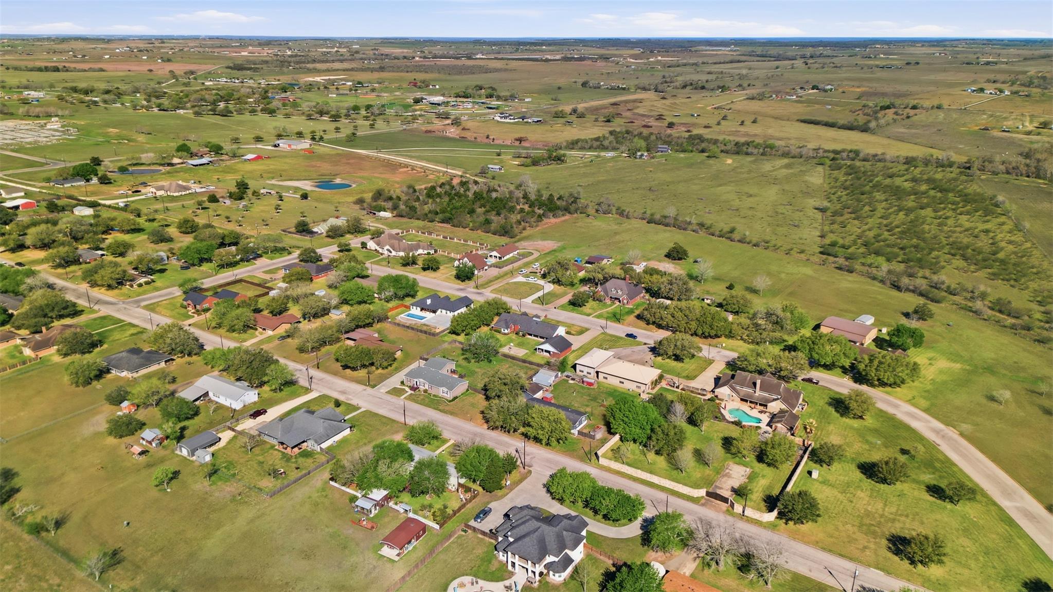 714 Louisiana Ave, Shiner, TX 77984