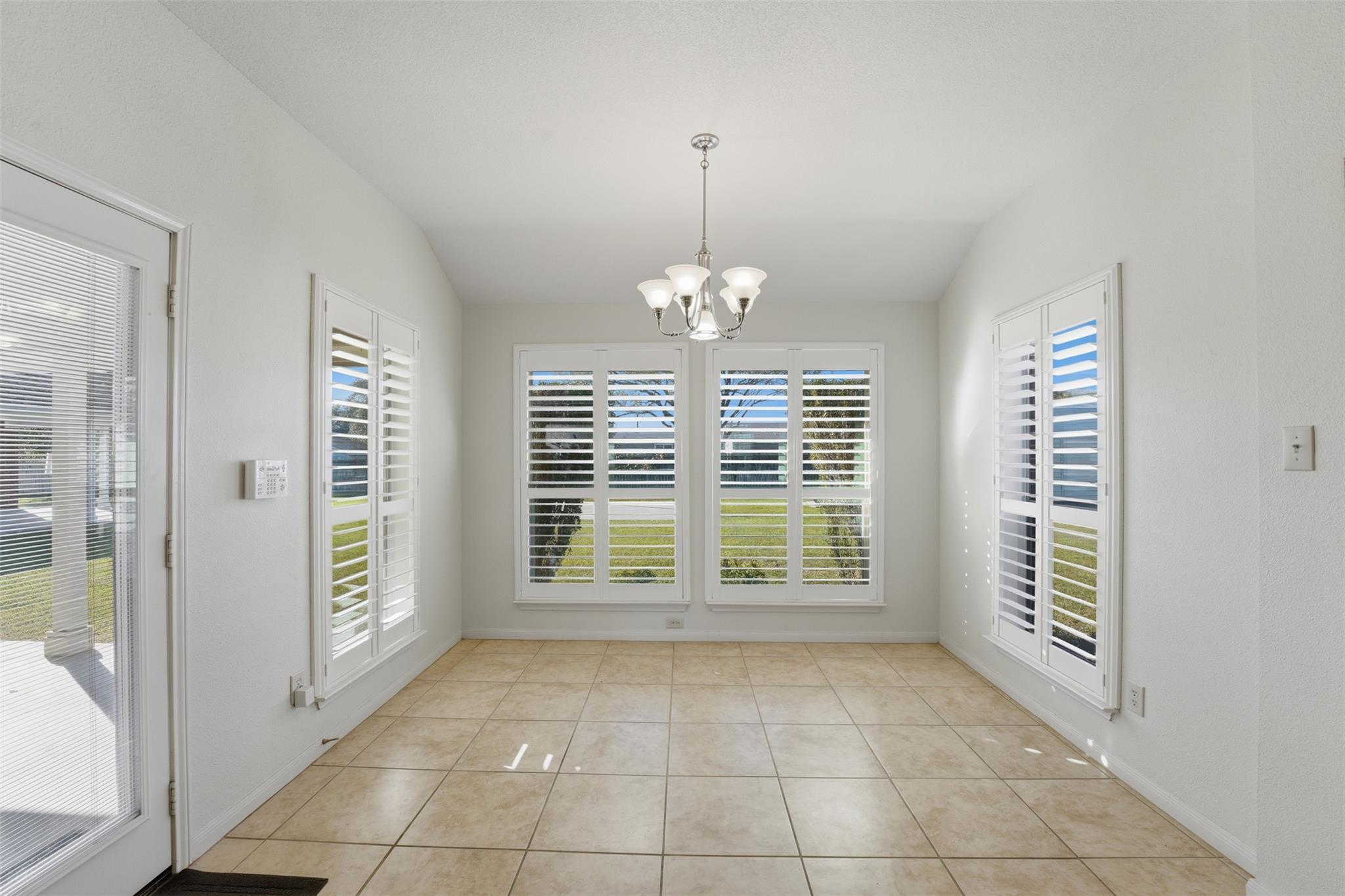 714 Louisiana Ave, Shiner, TX 77984