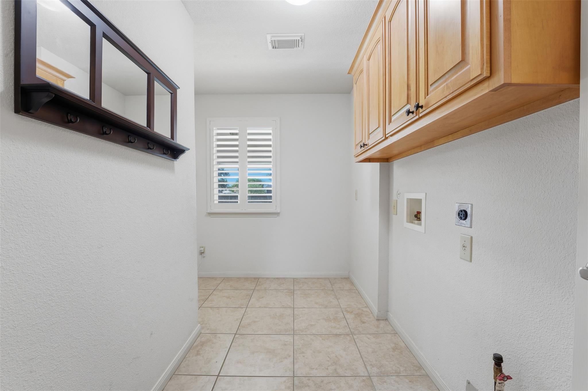 714 Louisiana Ave, Shiner, TX 77984