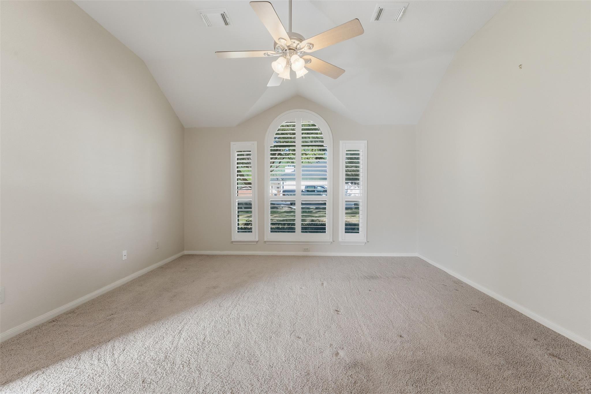 714 Louisiana Ave, Shiner, TX 77984