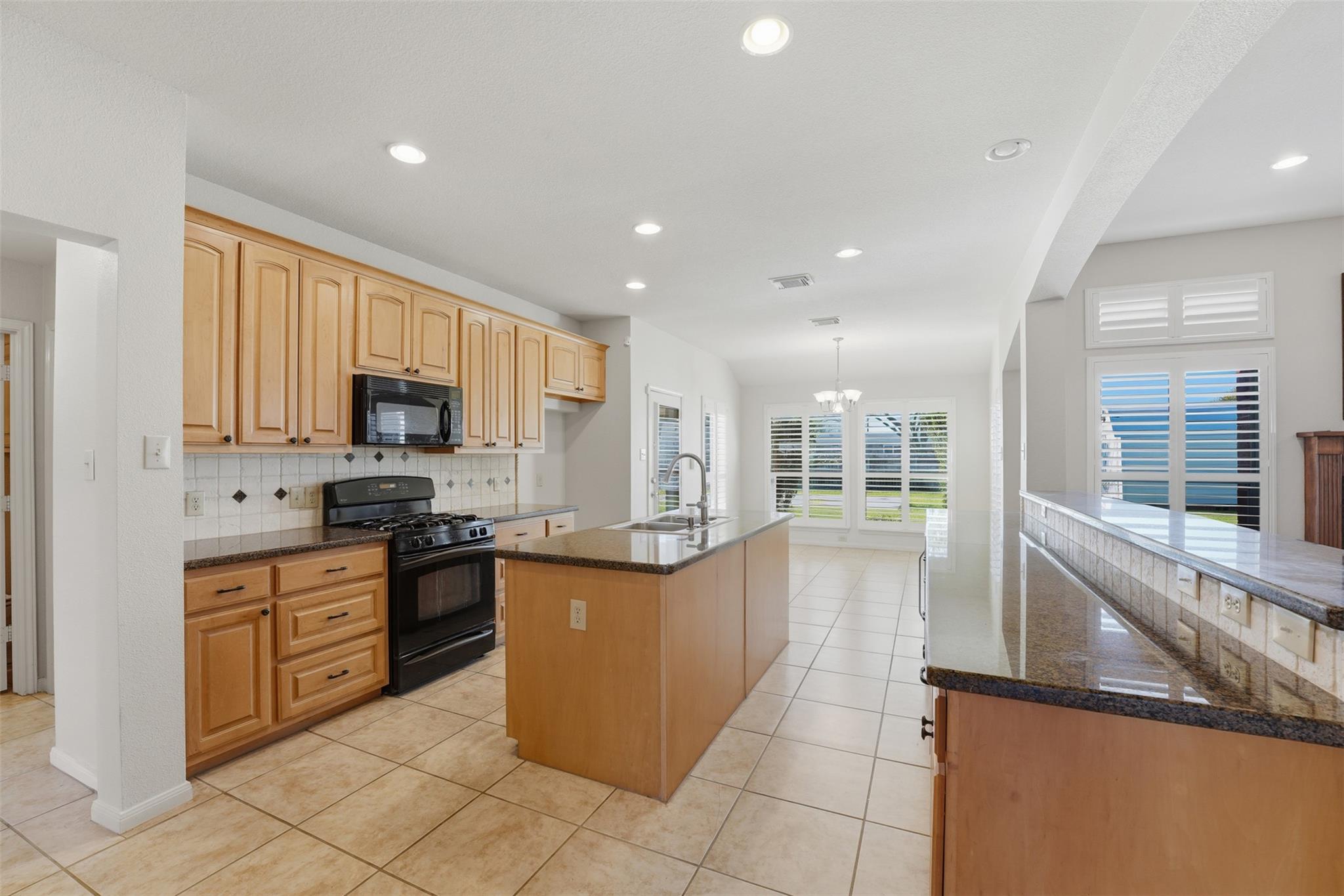 714 Louisiana Ave, Shiner, TX 77984