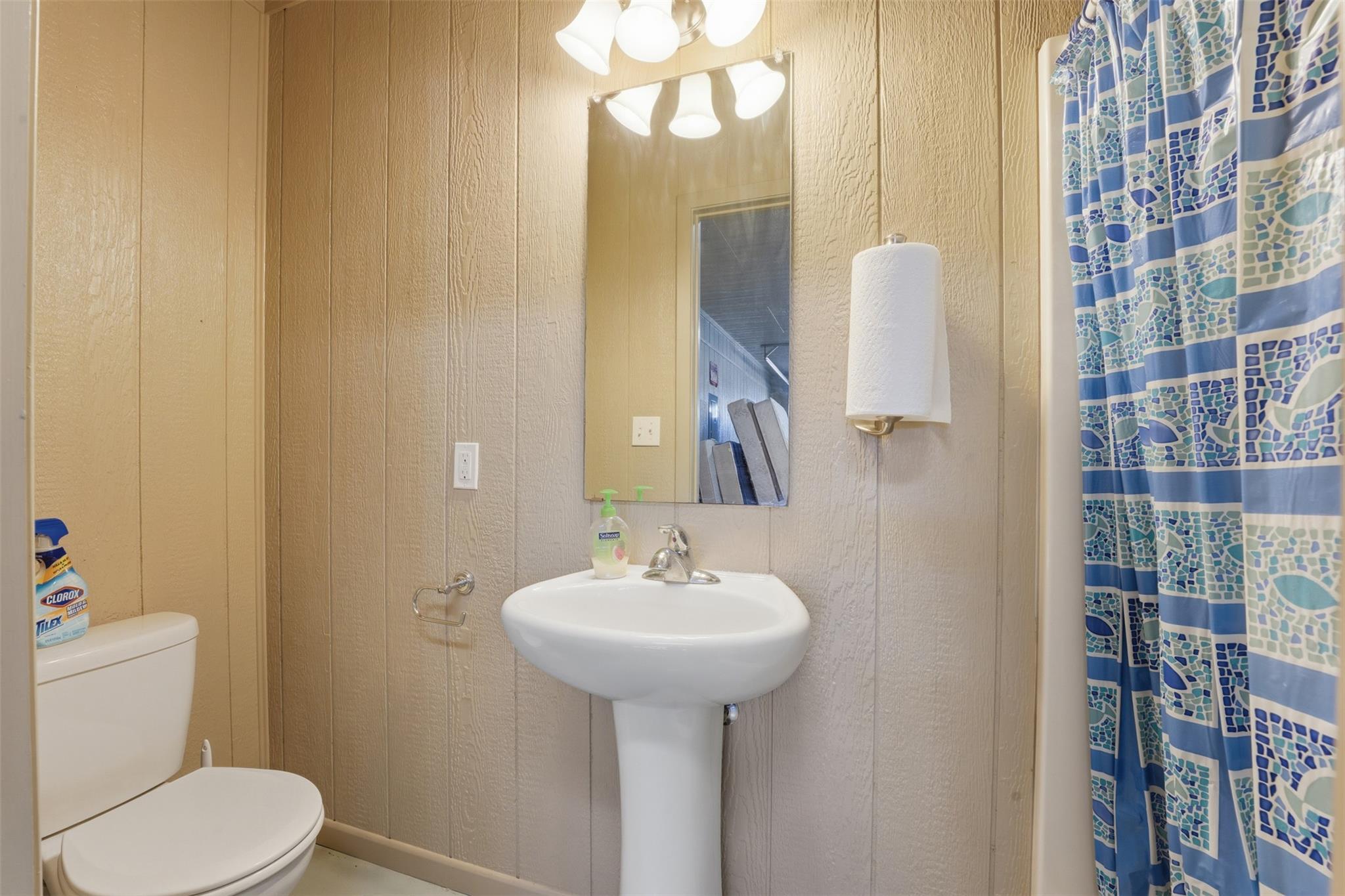 714 Louisiana Ave, Shiner, TX 77984