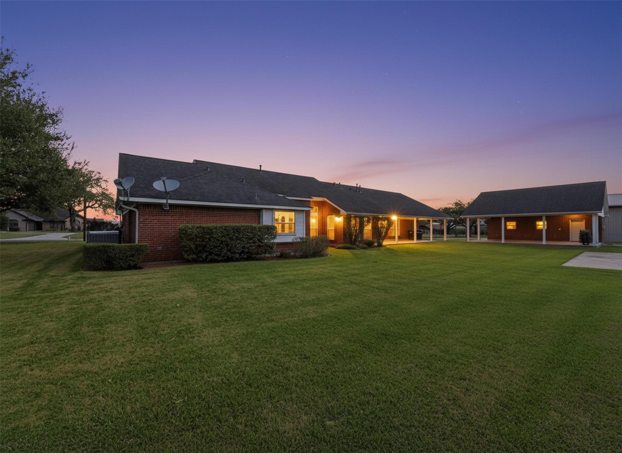 714 Louisiana Ave, Shiner, TX 77984