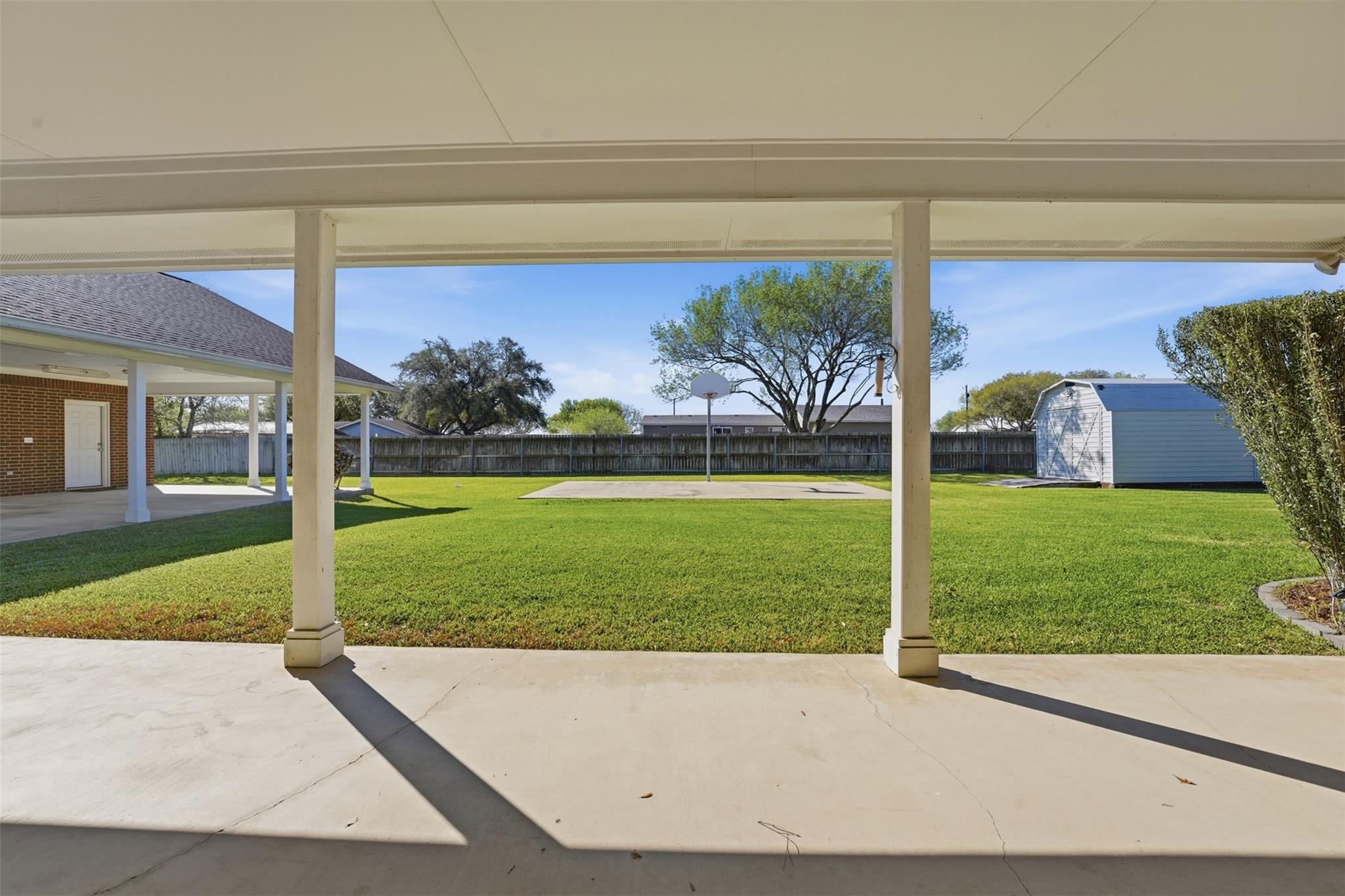 714 Louisiana Ave, Shiner, TX 77984