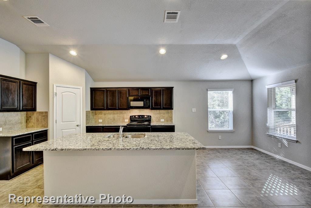 21607 Surrey Ln, Lago Vista, TX 78645