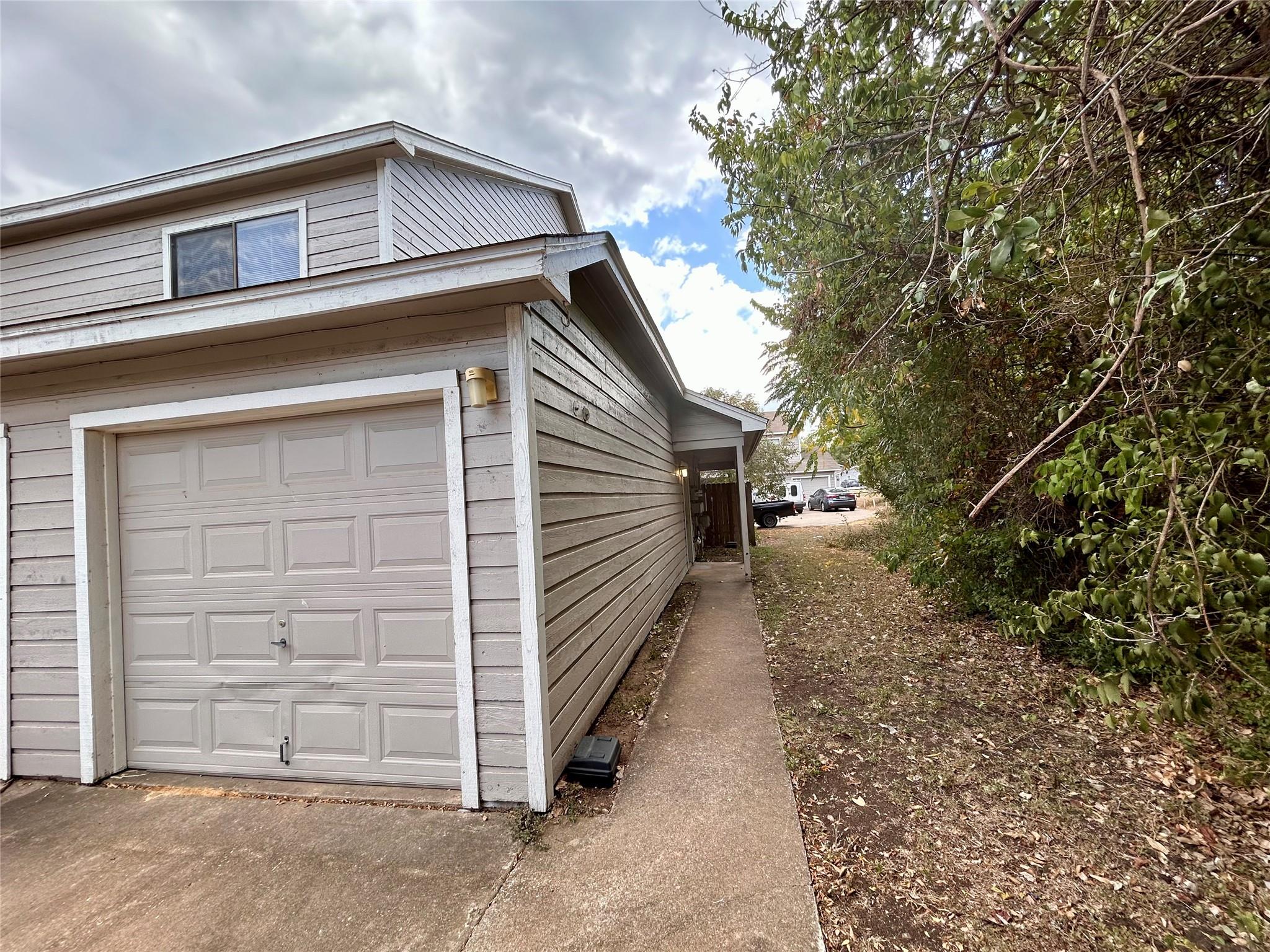 8910 Schick Rd # D, Austin, TX 78729