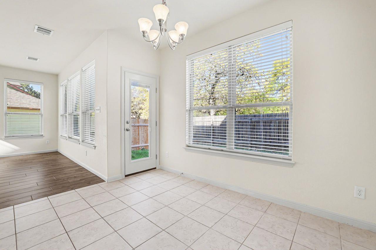 2410 Great Oaks Dr # 401, Round Rock, TX 78681