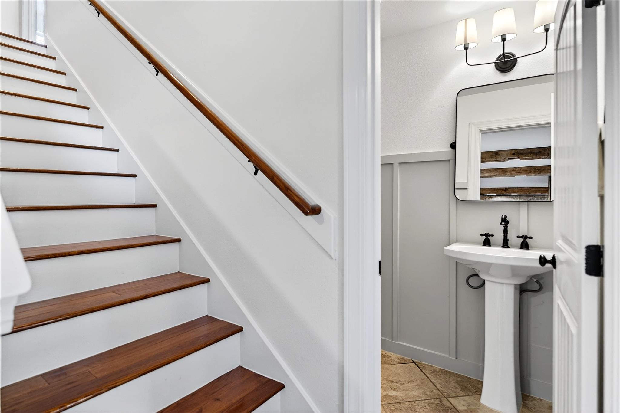 301 Medlin Creek Loop, Dripping Springs, TX 78620