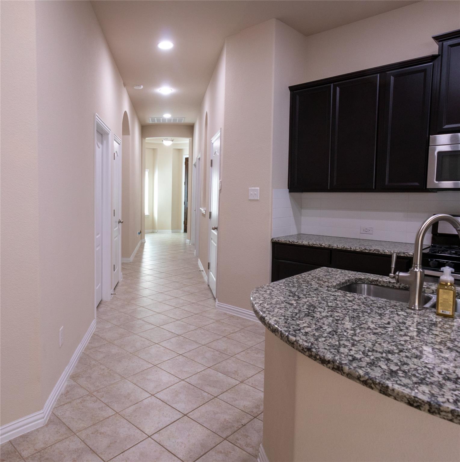 734 Oyster Crk, Buda, TX 78610