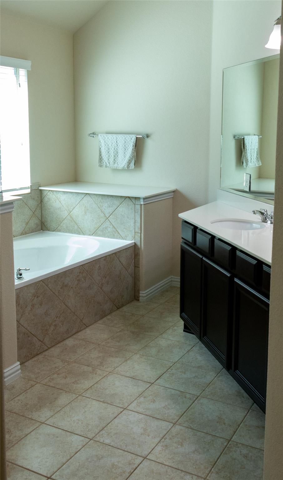 734 Oyster Crk, Buda, TX 78610