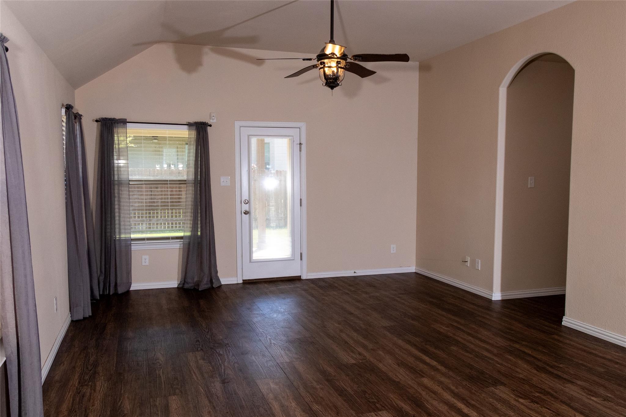 734 Oyster Crk, Buda, TX 78610