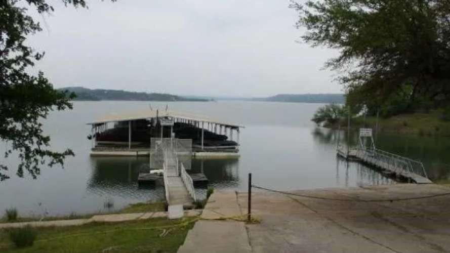 325 Kendall Rd, Spicewood, TX 78669