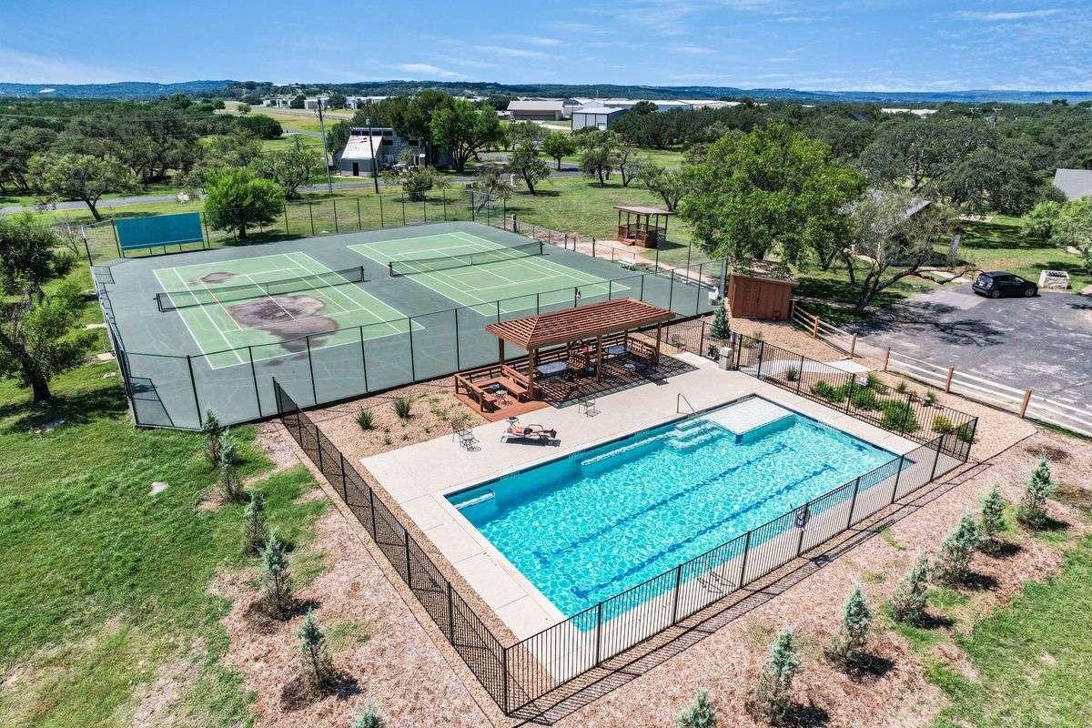 325 Kendall Rd, Spicewood, TX 78669