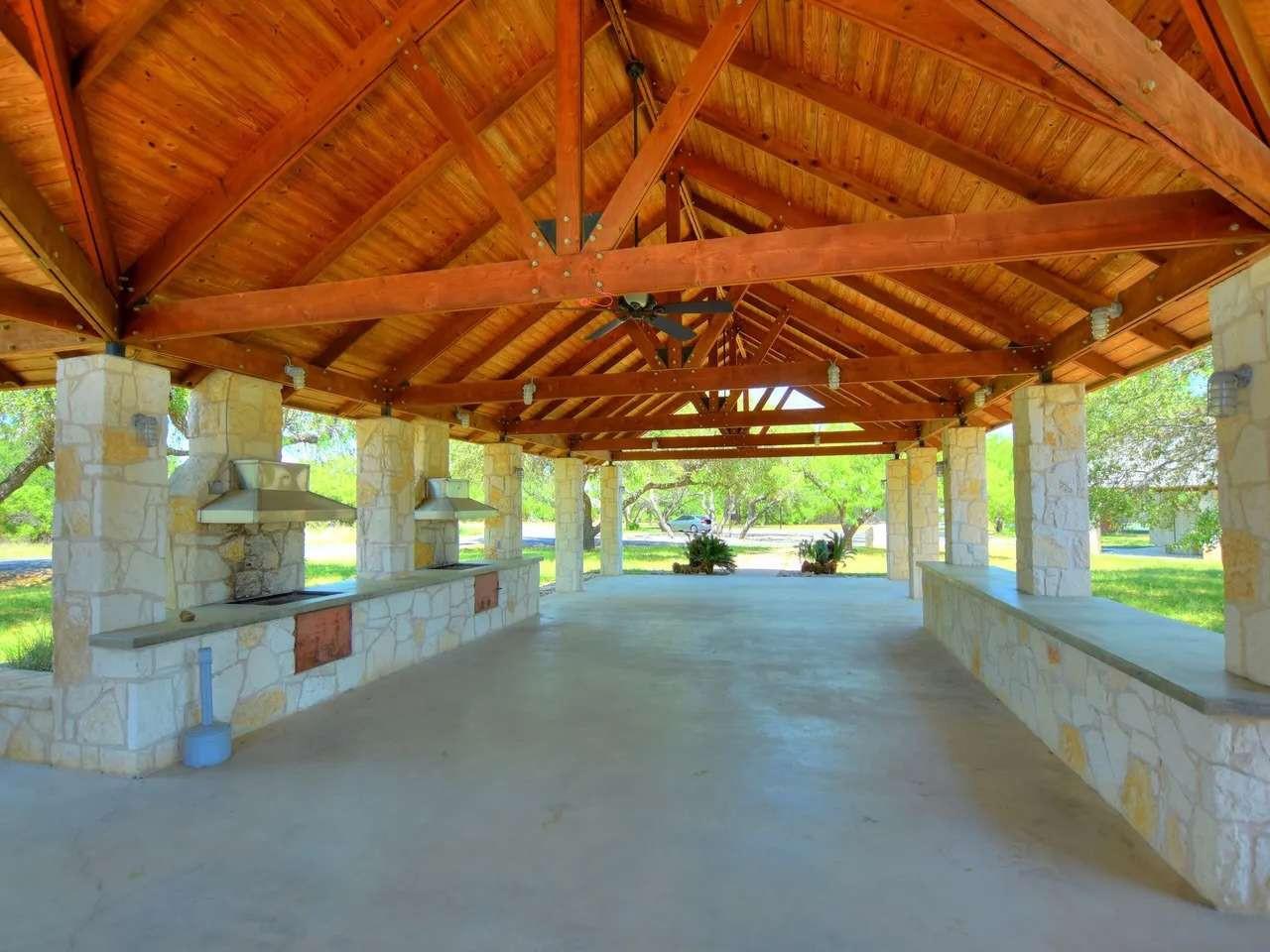 325 Kendall Rd, Spicewood, TX 78669