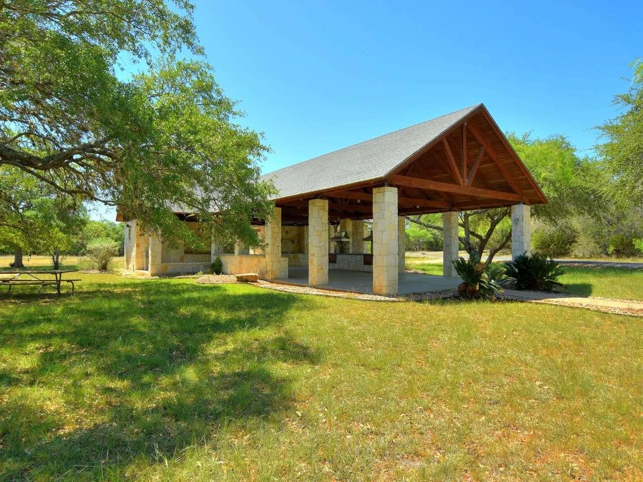 325 Kendall Rd, Spicewood, TX 78669