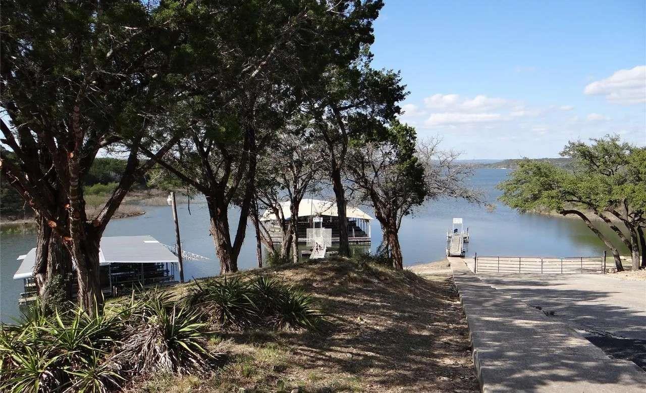 325 Kendall Rd, Spicewood, TX 78669