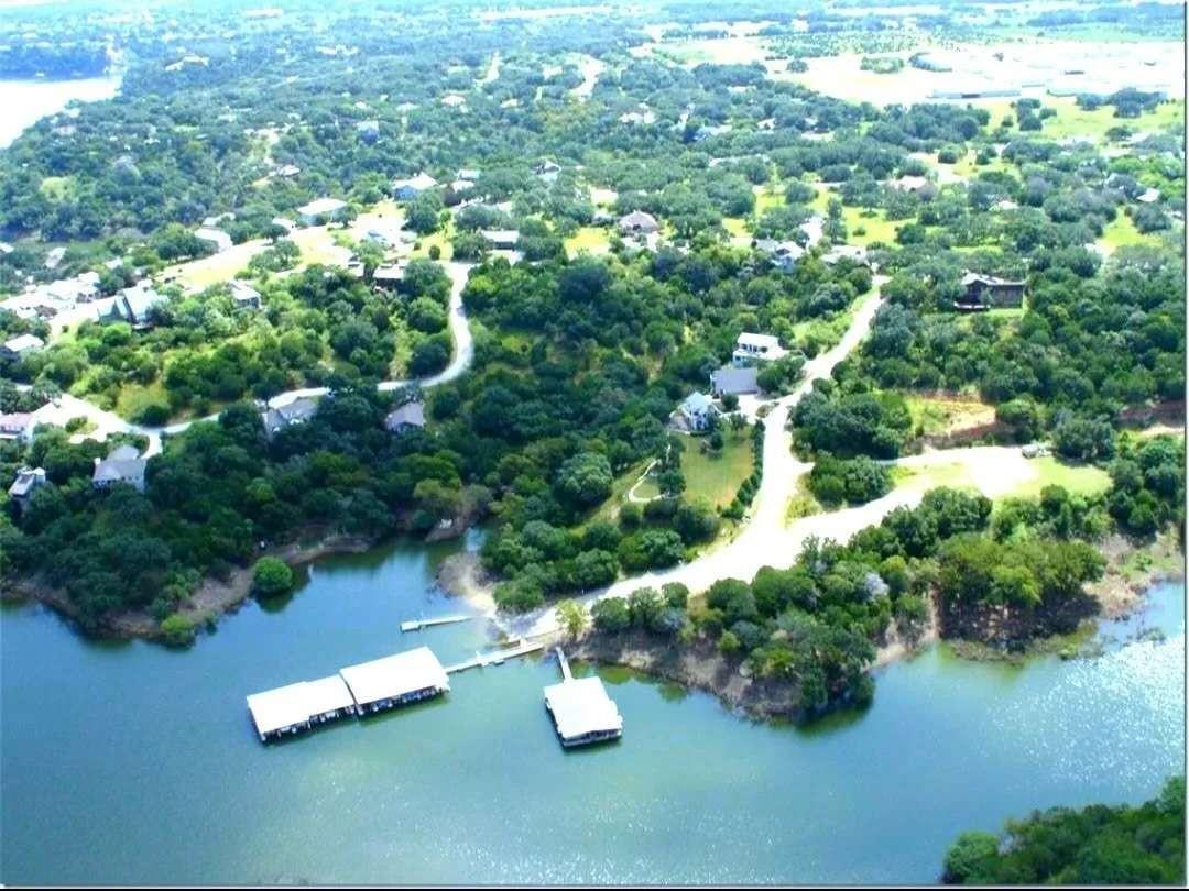 325 Kendall Rd, Spicewood, TX 78669