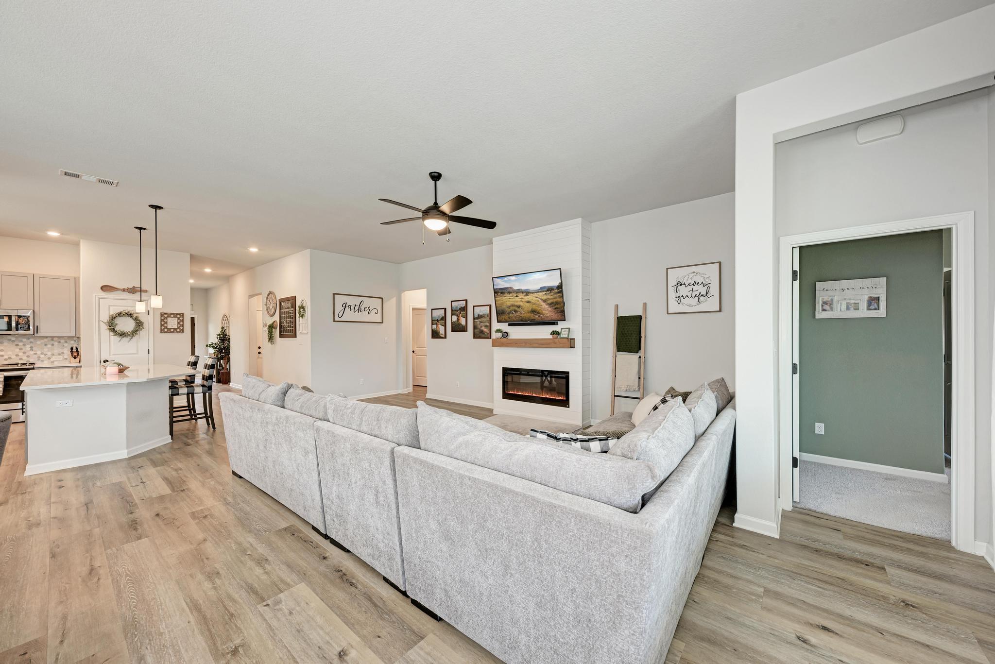 210 Mangold Dr, Hutto, TX 78634