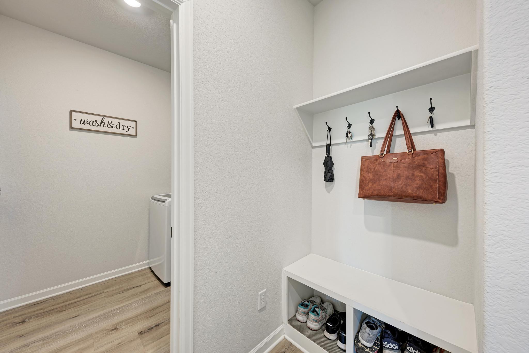 210 Mangold Dr, Hutto, TX 78634