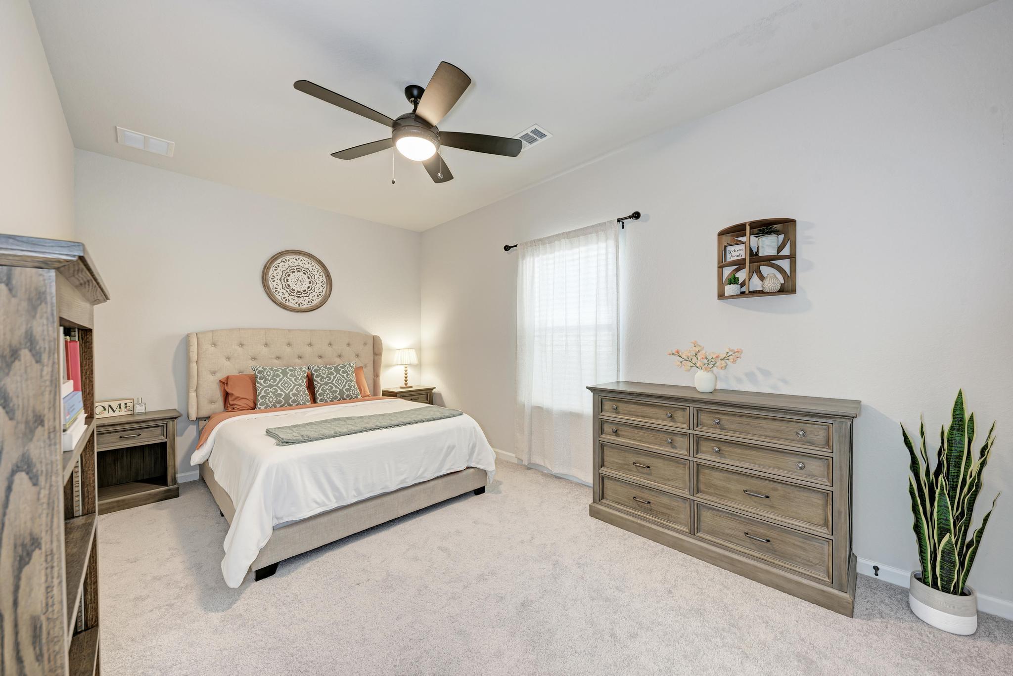 210 Mangold Dr, Hutto, TX 78634