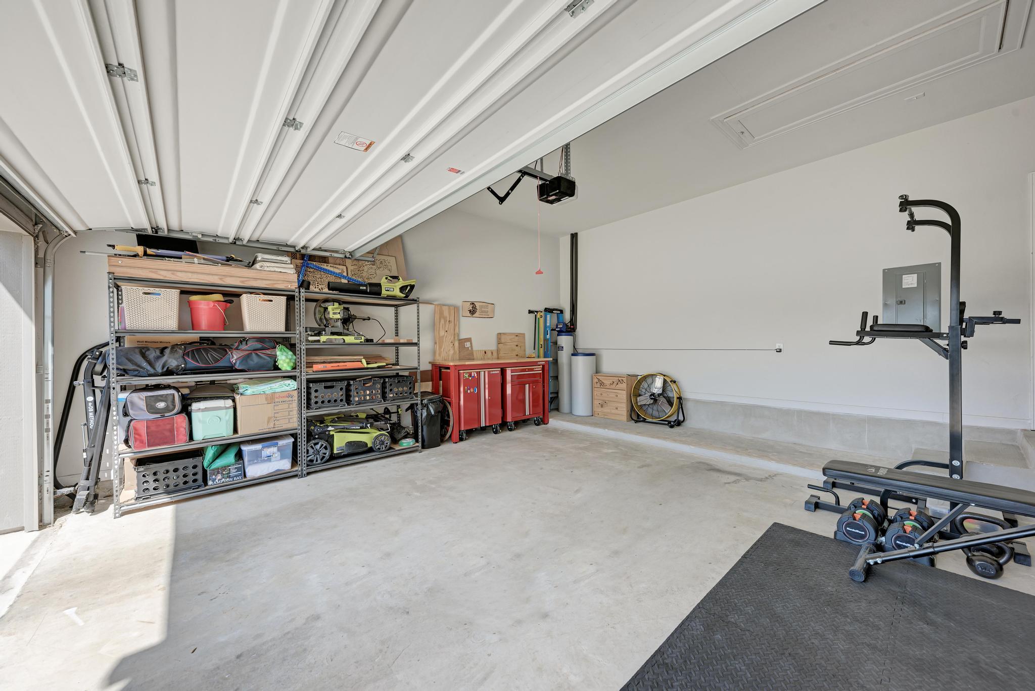 210 Mangold Dr, Hutto, TX 78634