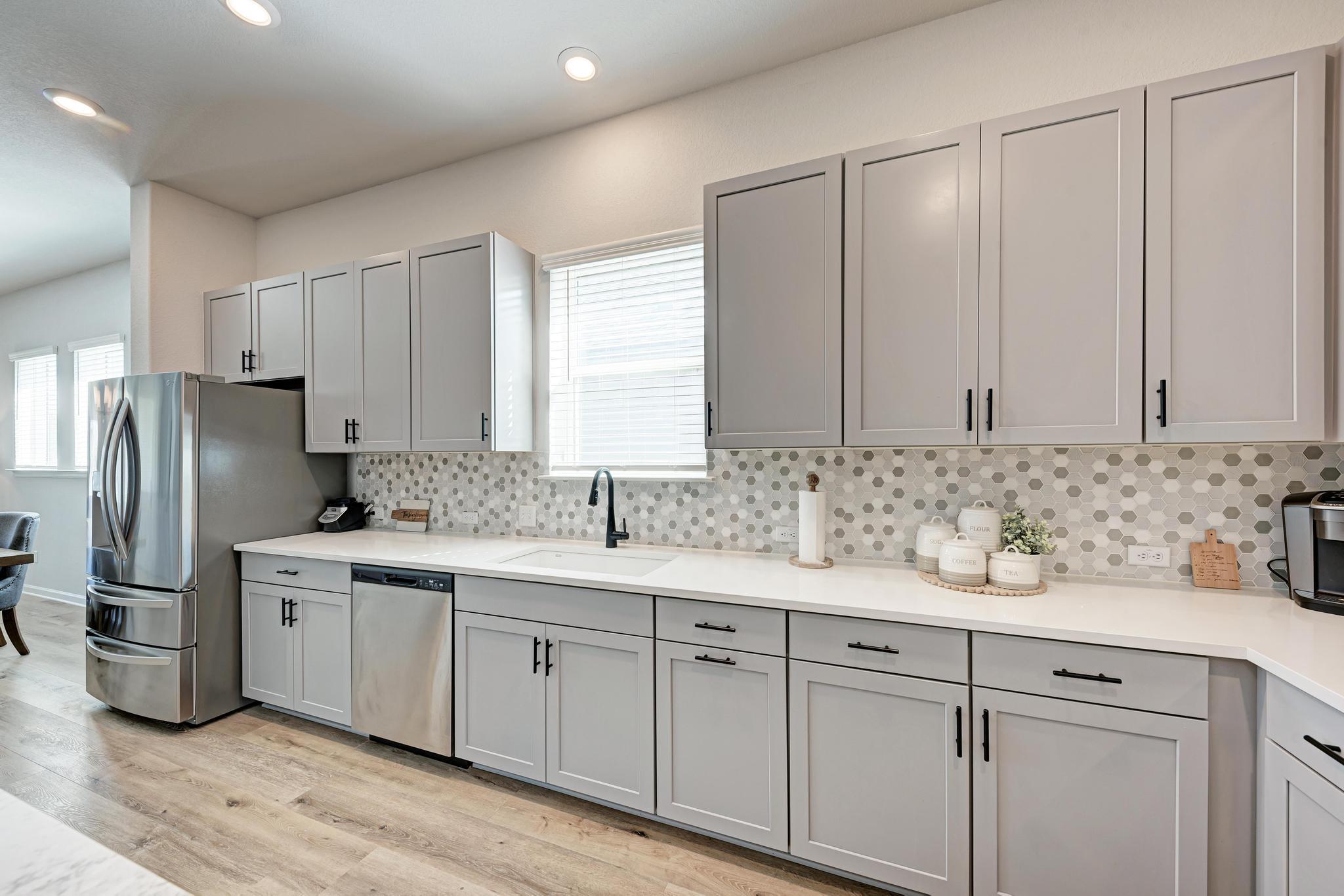 210 Mangold Dr, Hutto, TX 78634