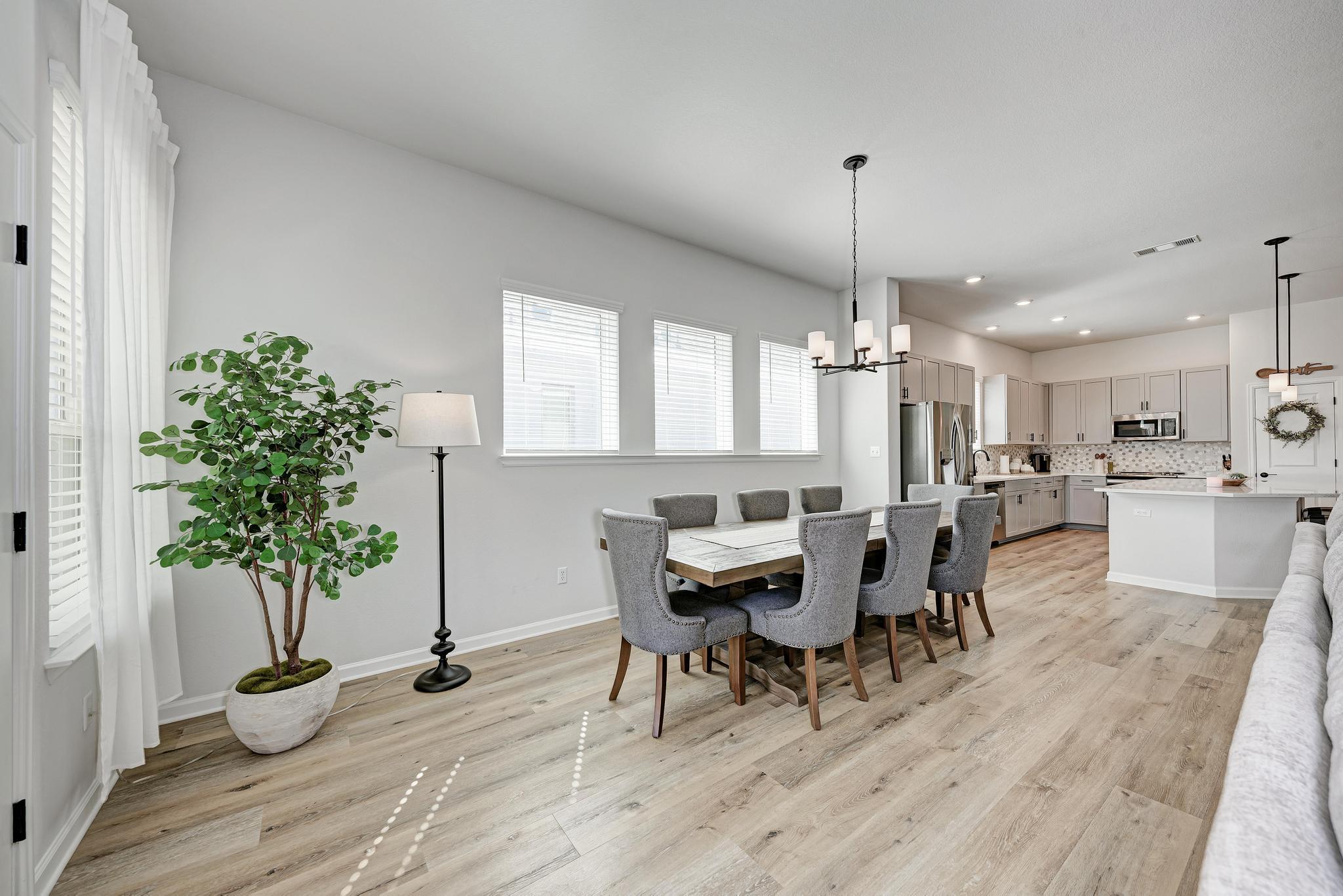 210 Mangold Dr, Hutto, TX 78634