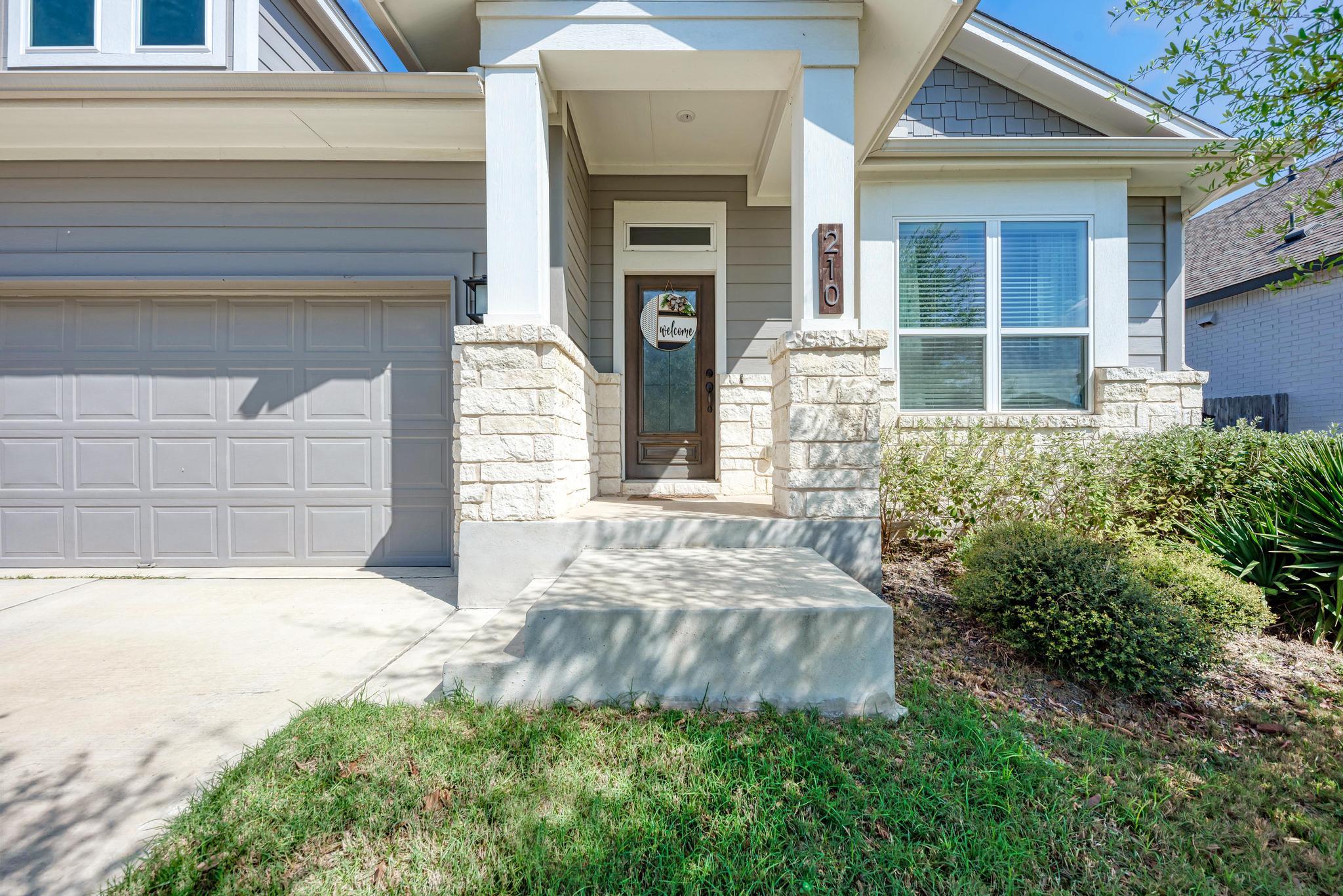 210 Mangold Dr, Hutto, TX 78634