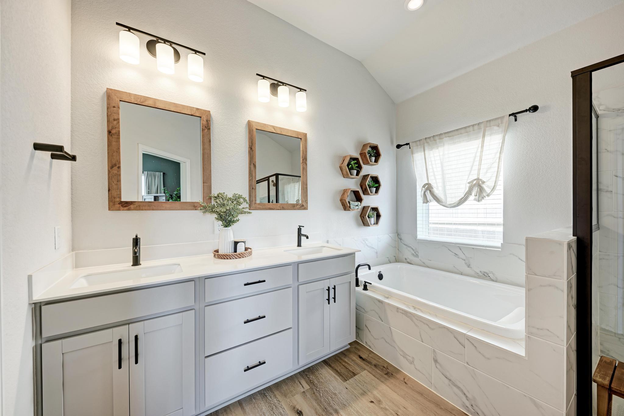 210 Mangold Dr, Hutto, TX 78634