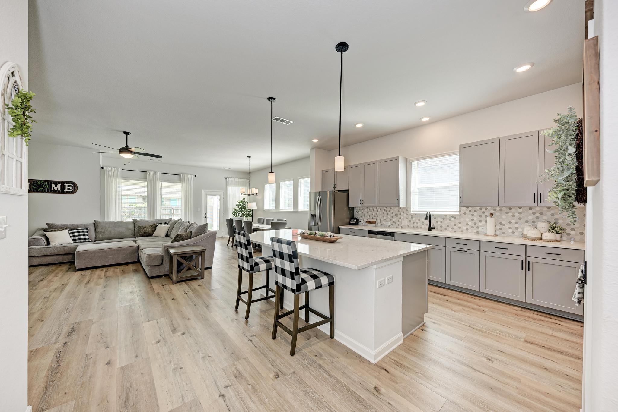 210 Mangold Dr, Hutto, TX 78634