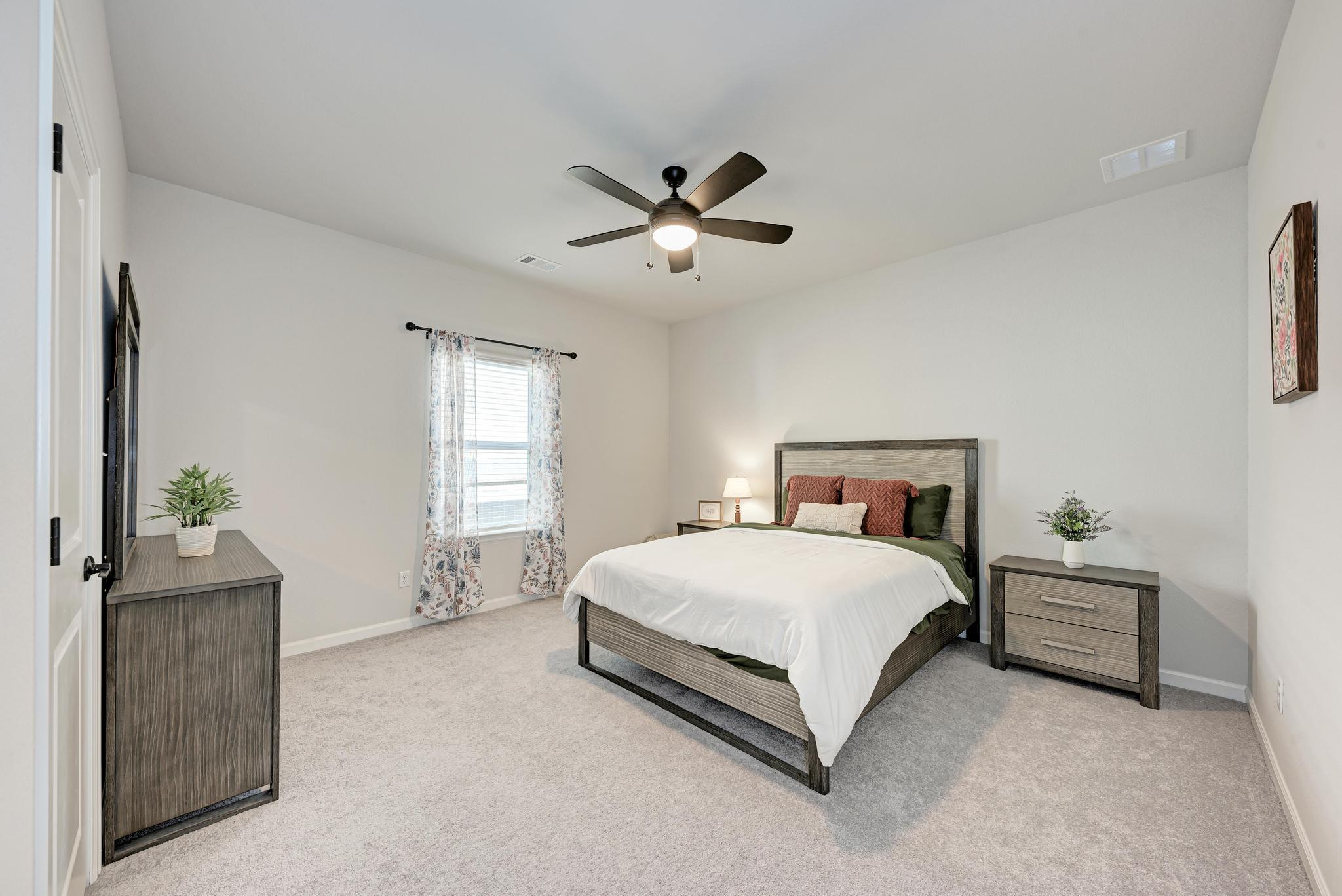 210 Mangold Dr, Hutto, TX 78634