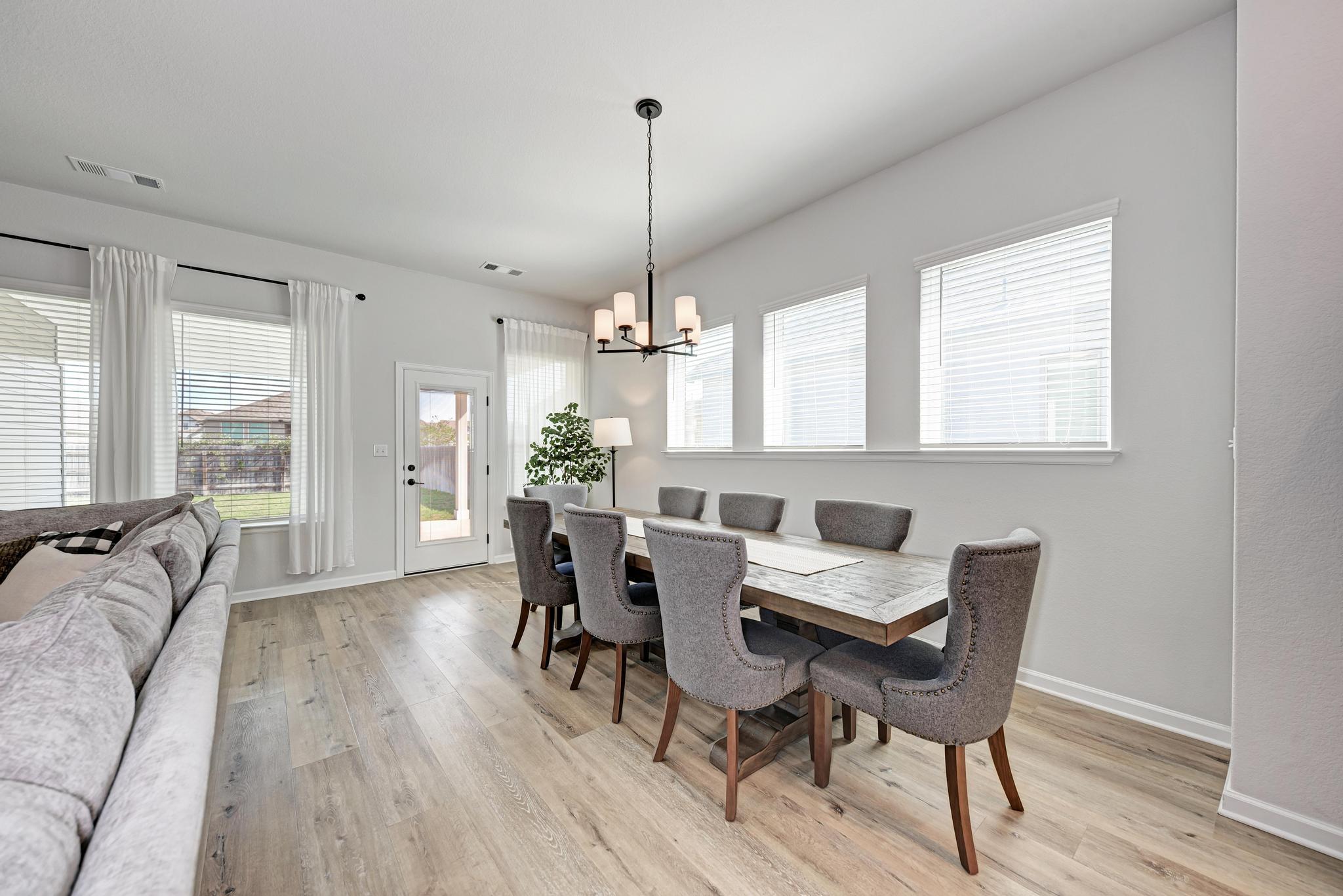 210 Mangold Dr, Hutto, TX 78634